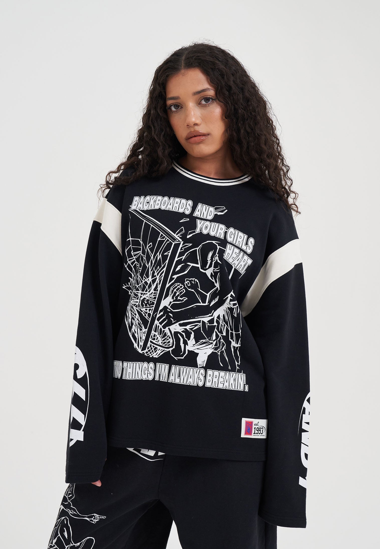 Womens LS Backboard Graphic Sweatshirt - Black – And1